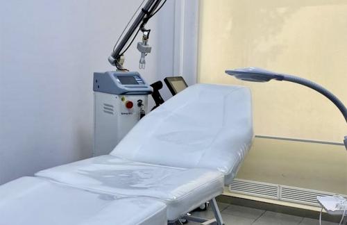 Удаление тату, перманентного макияжа бровей от 30р в "Изуми"