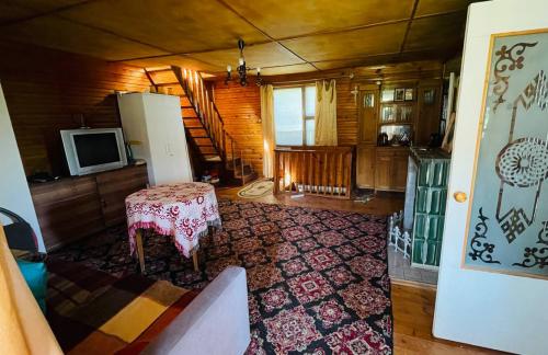 Продается просторный дом в 15 км от МКАД: баня, душ, камин, стоянка, сад, огород, забор, рядом лес!