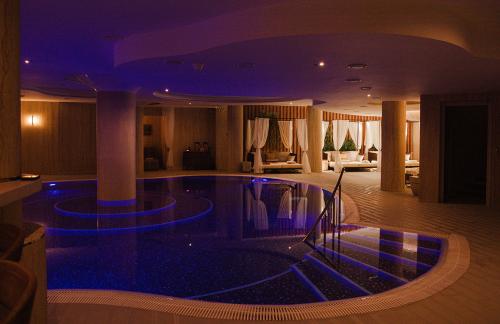 Премиальный спа-отдых с банями, сауной и бассейном от 99р в "Wellness Spa Plus"