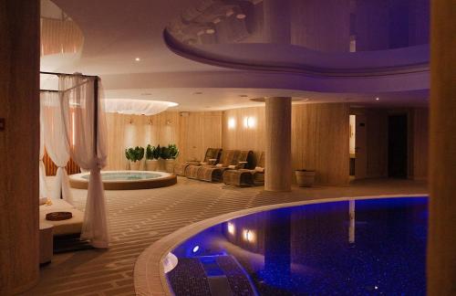 Премиальный спа-отдых с банями, сауной и бассейном от 99р в "Wellness Spa Plus"