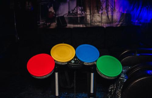 Рок-комната: Xbox, Just dance, Rockband 3, караоке, дартс, настольные игры от 5р в "Рок-комната 18"