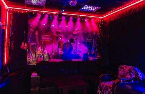 Рок-комната: Xbox, Just dance, Rockband 3, караоке, дартс, настольные игры от 5р в "Рок-комната 18"