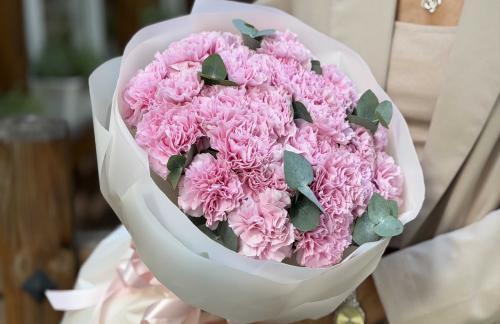 Букеты из роз, розы в коробках от 35р, гвоздики от 2,50р/шт от "Allrose.by"