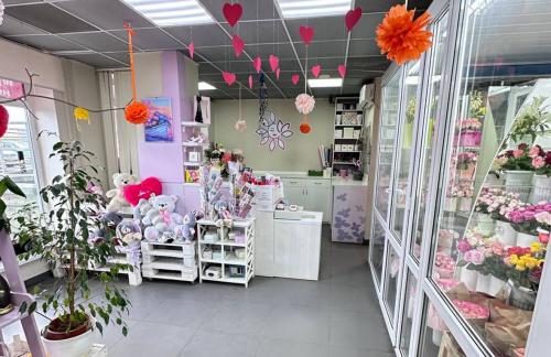 Розы от 2,15р, букеты из ромашковых хризантем, кустовых роз от 39р в "ЦветОК"