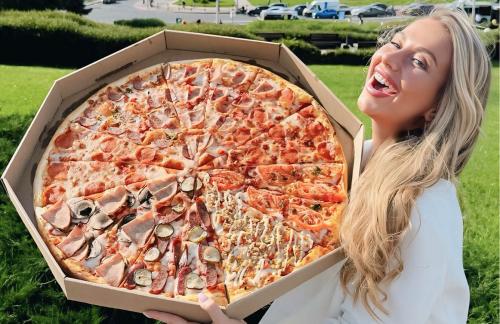 ❤️ФЭСТ! Огрооомная пицца 60см 2кг от 40р от "Express pizza"