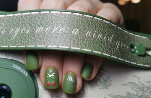 Маникюр от 15р, долговременное покрытие за 45р в "Kvetka.nails"